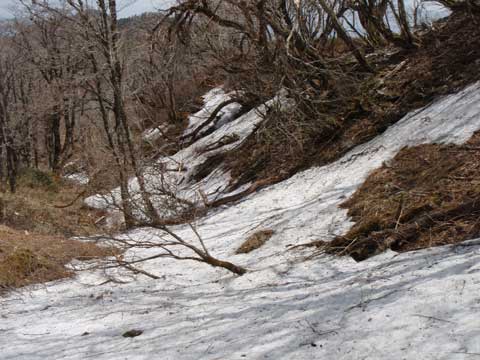 下山 残雪1